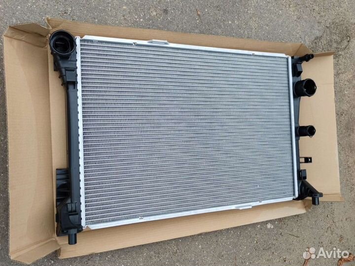 Радиатор охлаждения Мерседес 117 176 246 156