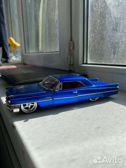 Моделька машины cadillac oldschool 1/24