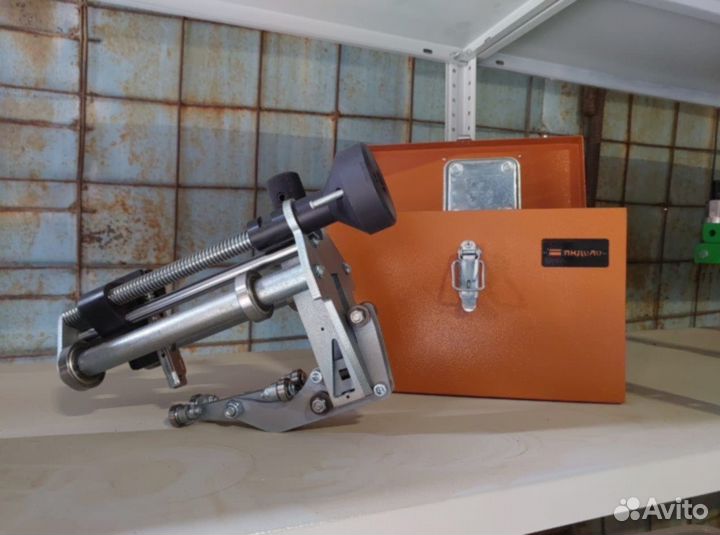 Устройство для снятия оксидного слоя