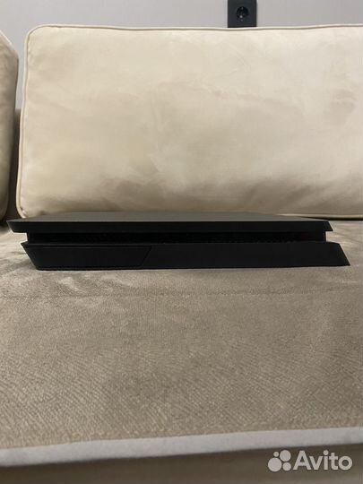 Sony PS4 1tb с играми и 2 геймпадами