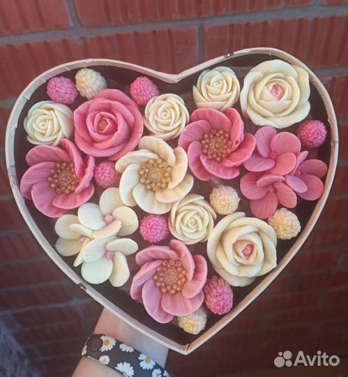 Букет в коробке сердце. Шоколадные розы