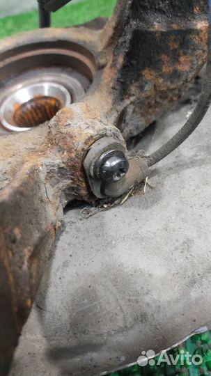 Кулак передний правый Citroen C-Crosser 2007