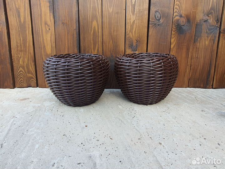 Кашпо из искусственного ротанга в наличии
