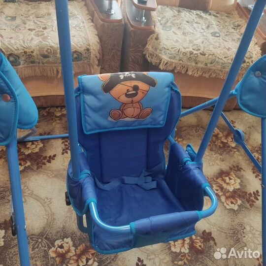 Детские качели и велосипед