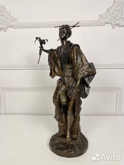 Антикварная скульптура «Гейша»