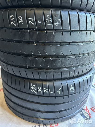 Michelin Pilot Sport 4 S 265/35 R21 и 295/30 R21 101Y