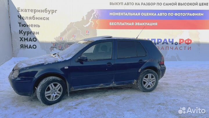 Подстаканник передний Volkswagen Golf (Mk4) 1J0858601D
