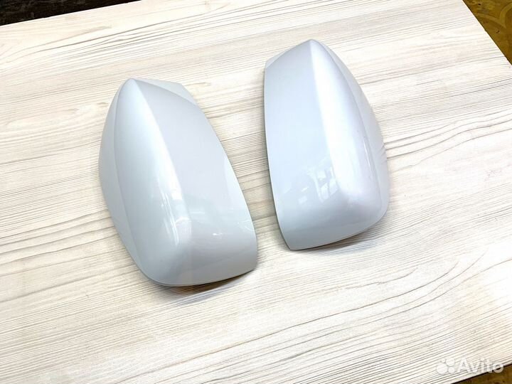 Накладка правого зеркала Niva Travel белая