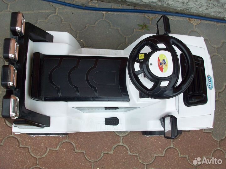 Машина детская электрическая с пультом Ду