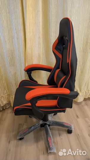 Игровое компьютерное кресло