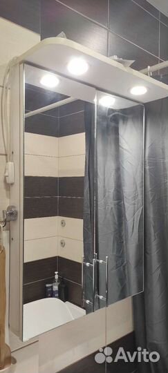 Зеркало с полками в ванную