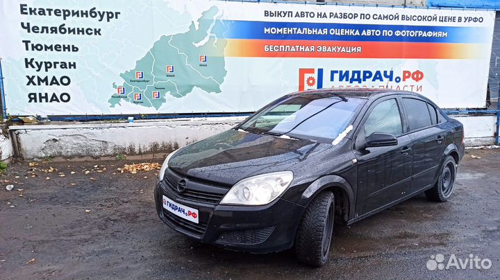 Стекло двери передней правой Opel Astra H 93183267