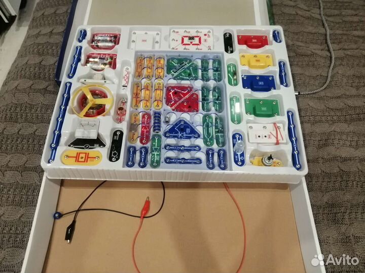 Электронный конструктор знаток