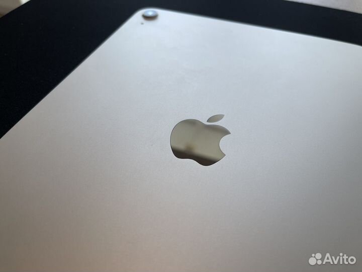Планшет Apple iPad Air (2022) WiFi 64Gb Starlight