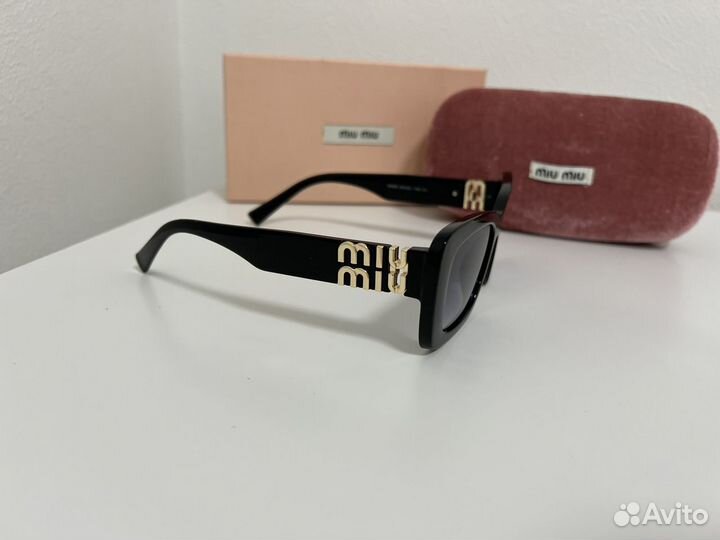 Солнцезащитные очки miu miu