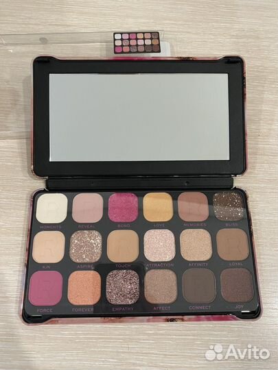 Палитра теней Revolution