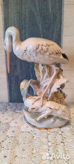 Фарфоровая статуэтка. Аист и лягушка. Дулево