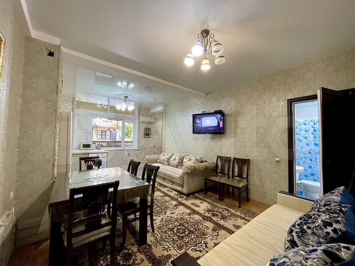 2-к. квартира, 50 м², 1/6 эт.