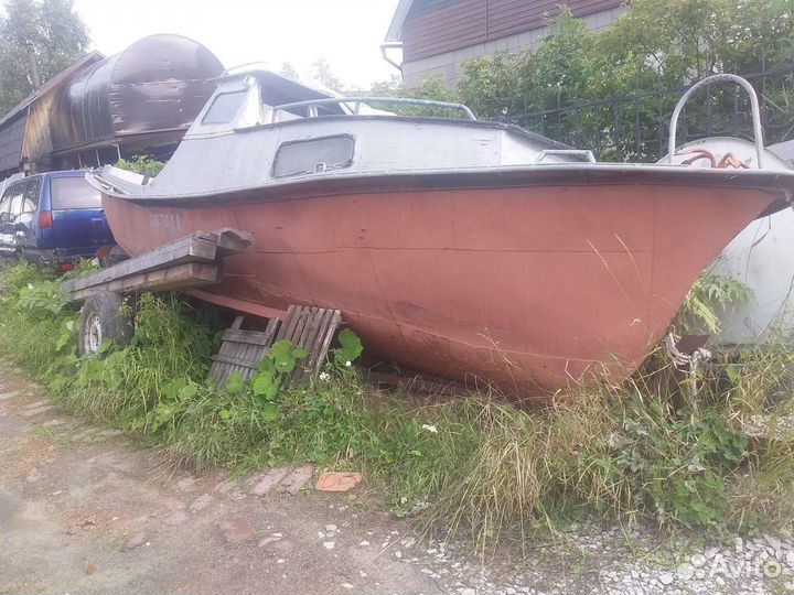 Катер стальной двиг л 6 отл состояние
