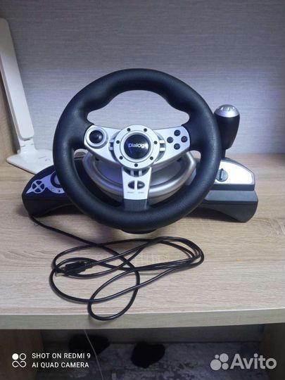 Игровой руль с педалями