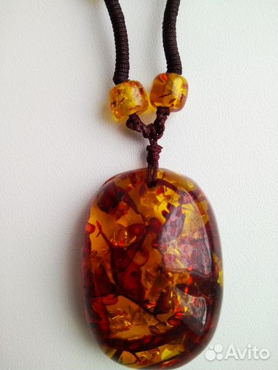 Кулон из янтаря на шнуре времён СССР
