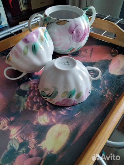 Сахарница, молочник и чашки Дулево