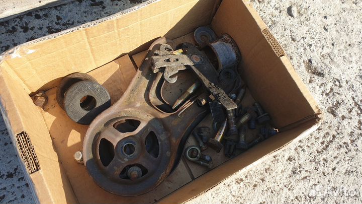 Подрамник в сборе на Mercedes-Benz W126 2,47