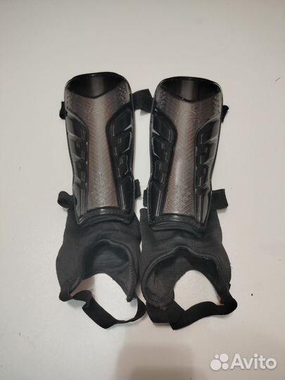 Щитки футбольные