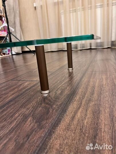 Стеклянная полка для телевизора