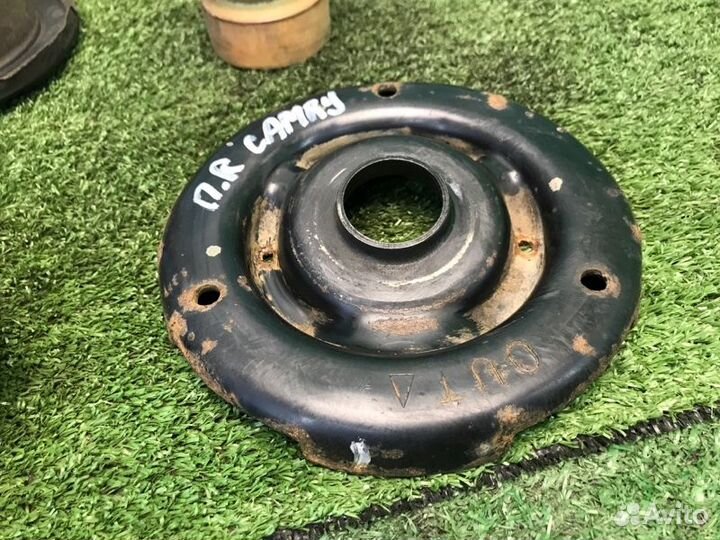 Опора амортизатора передняя правая Toyota Camry