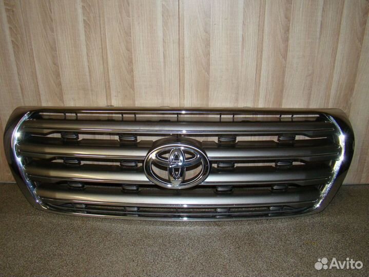 Решетка радиатора Toyota Land Cruiser 200