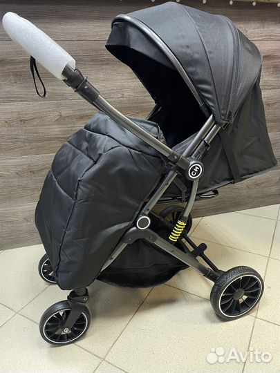 Коляска Luxmom 525 с перекидной ручкой 2 цвета