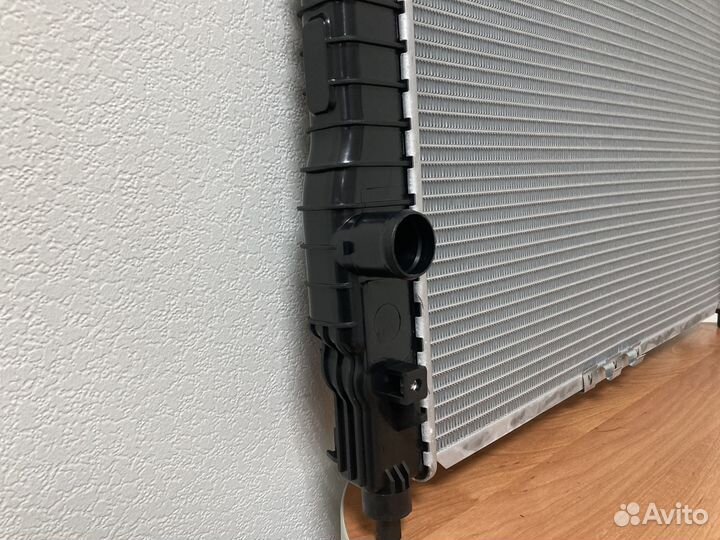 Радиатор охлаждения Шевроле Авео