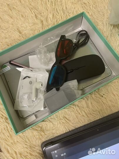 Планшет с клавиатурой и мышкой