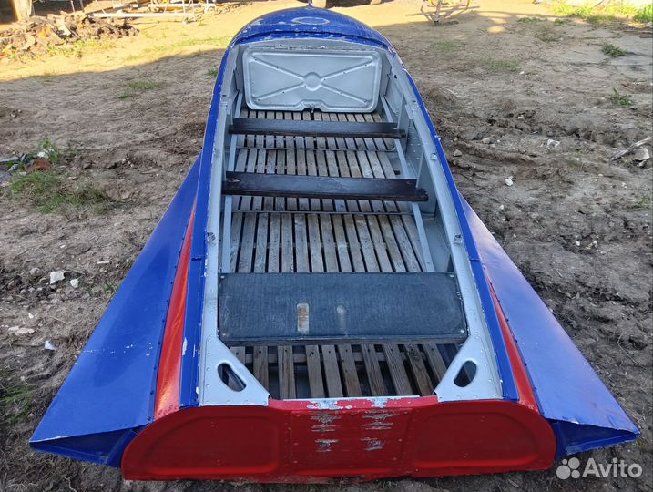 Лодка моторная