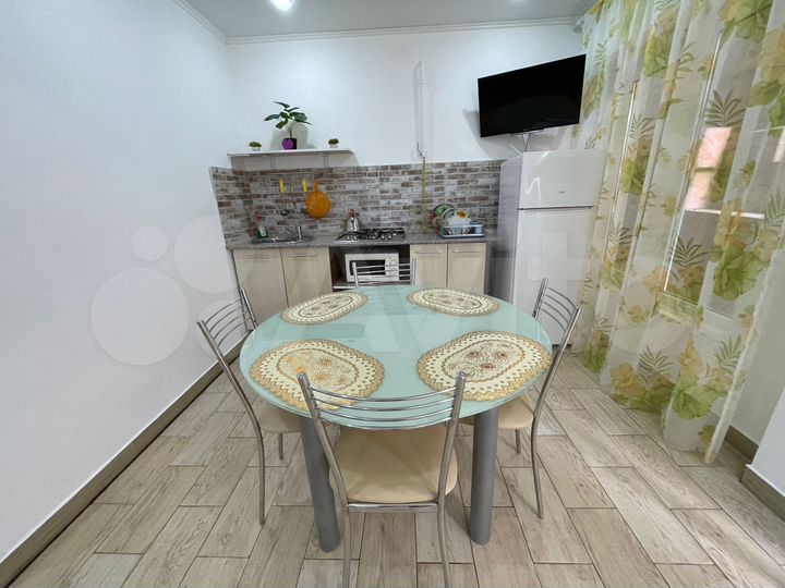 2-к. квартира, 40 м², 1/3 эт.