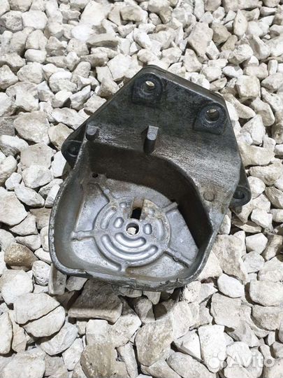 Кронштейн Volvo XC90 Вольво