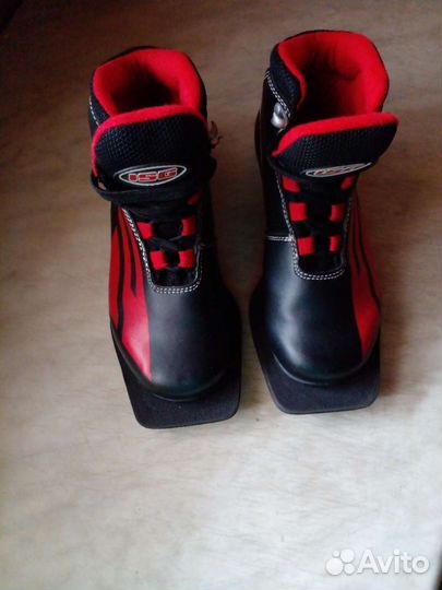 Лыжные ботинки