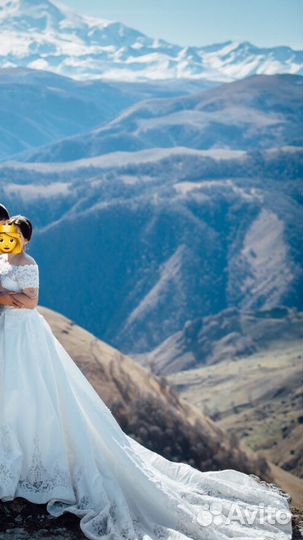 Свадебное платье со шлейфом