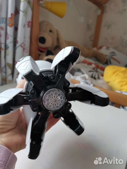 Игрушка робот- осьминожка. Швейная машинка, утюг