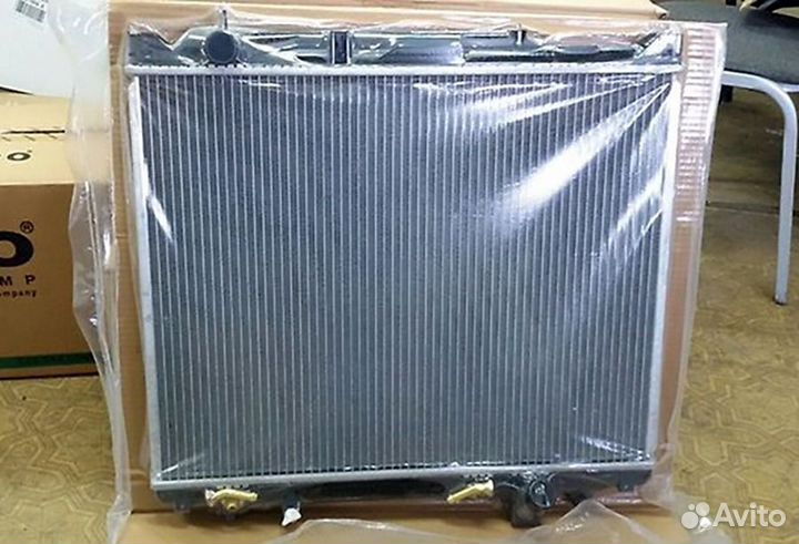 Радиатор охлаждения Сузуки Гранд Витара 2005