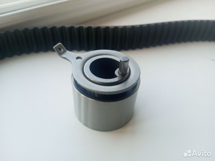 Комплект ремня грм + ролик Gates KP25535XS, новый