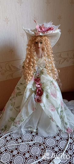 Кукла светильнтк фарфоровая