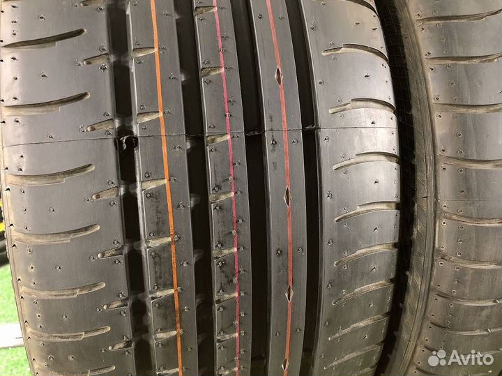 Accelera PHI 265/35 R18