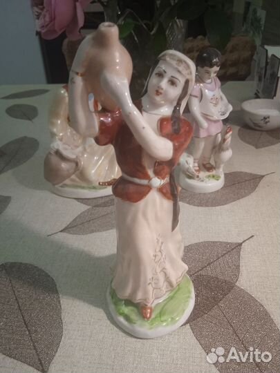 Статуэтка Девушка с кувшином. Ереван