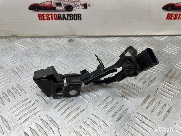 Датчик ускорения передний Audi A8 седан BFM 2006