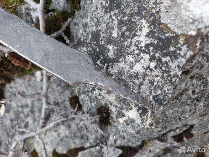 Древний кованый нож с оселками