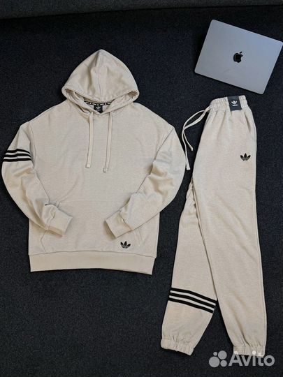 Спортивный костюм adidas