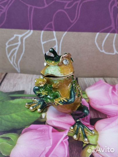 Лягушка шкатулка со стразами новинки разные