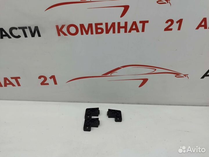 Крепление зад LH RH Skoda Octavia A8